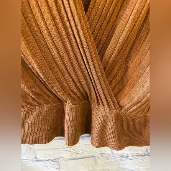 EUC New York And Co Wrap Stretch Sweater Vest Rust Brown Size Large - Picture 3 of 5